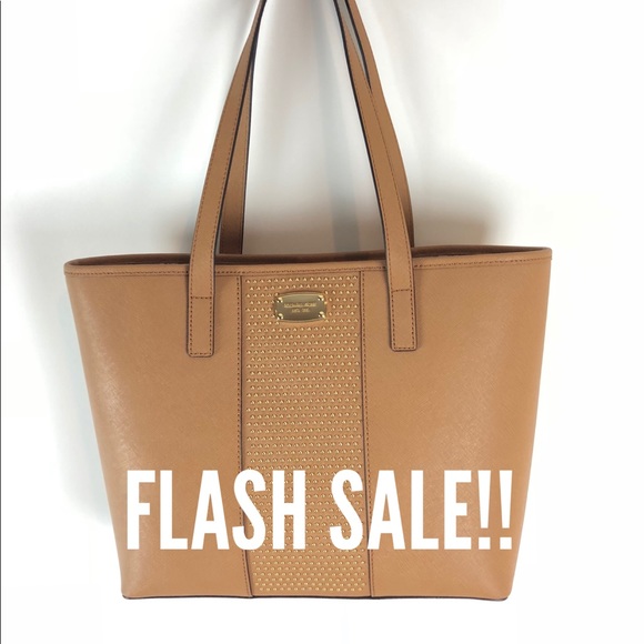 Michael Kors Handbags - 24 HOUR SALE NWT MICHAEL KORS Leather Tote